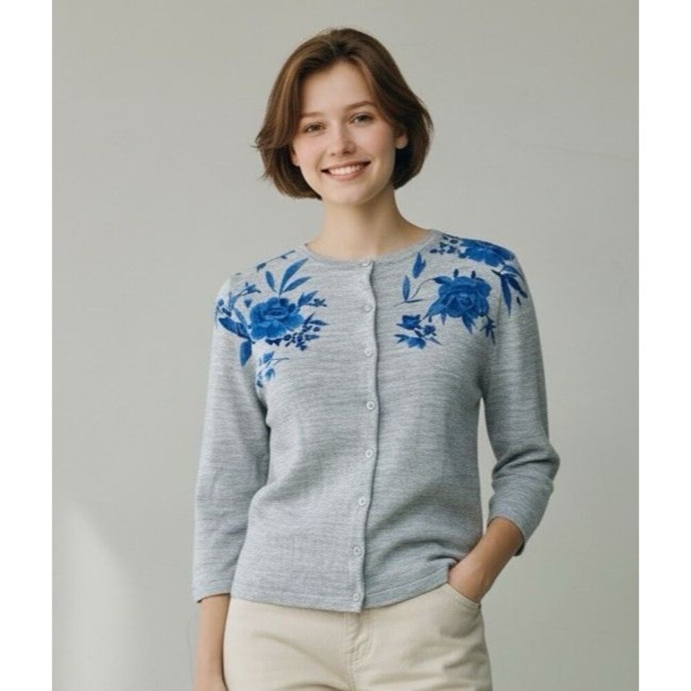 Garnet Hill NEW womens 100% Merino Wool blue roses buttoned cardigan Small